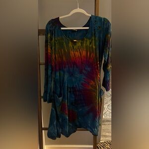 Tie-dye dress with pockets, and hood. Comfy and casual size M